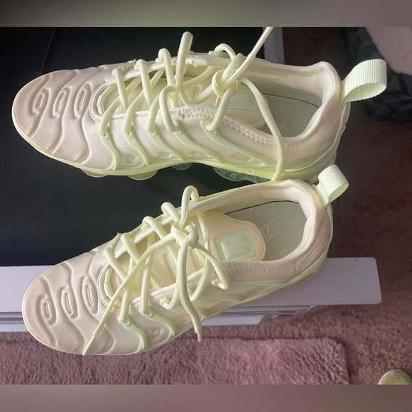 Women’s size 7. Worn 1 time. Great condition. - Picture 5 of 6